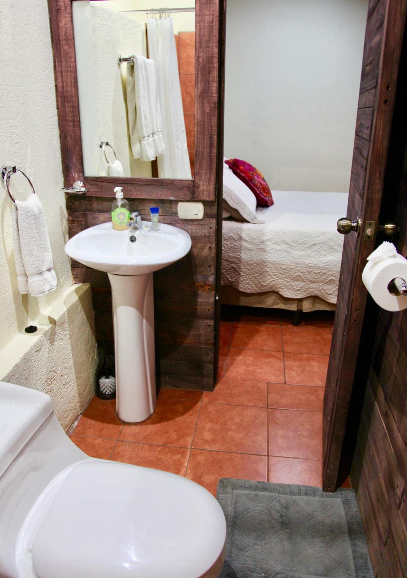 אנטיגואה גואטמלה Hostal Antigueeno מראה חיצוני תמונה