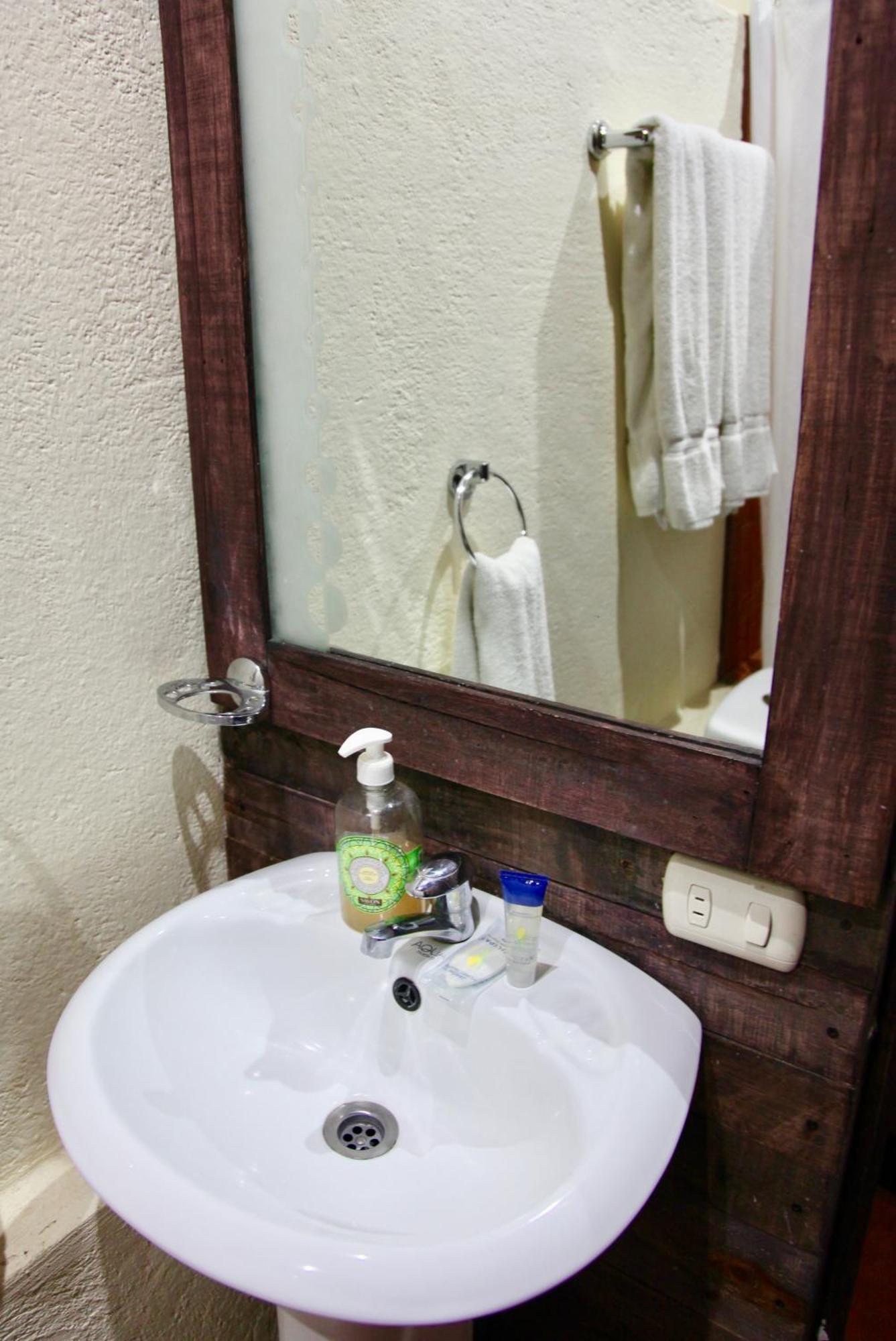 אנטיגואה גואטמלה Hostal Antigueeno מראה חיצוני תמונה