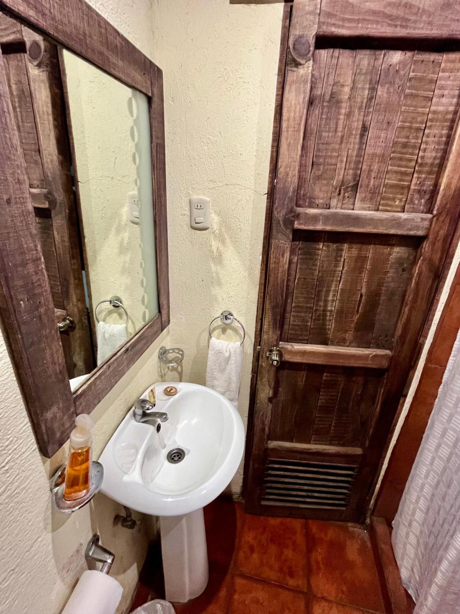 אנטיגואה גואטמלה Hostal Antigueeno מראה חיצוני תמונה