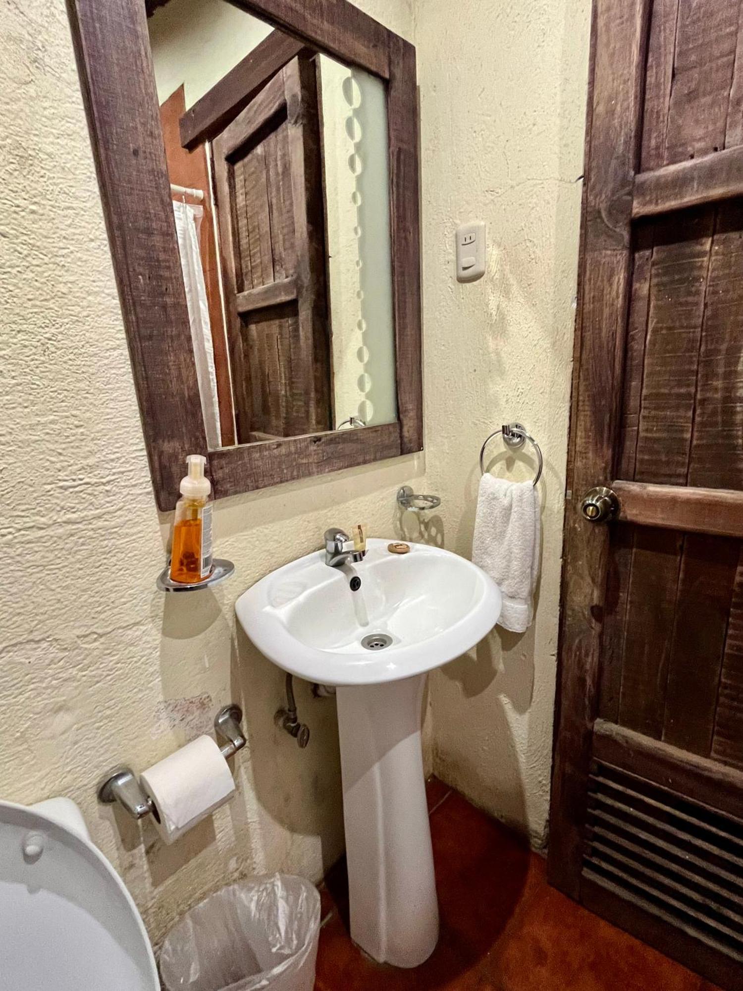 אנטיגואה גואטמלה Hostal Antigueeno מראה חיצוני תמונה