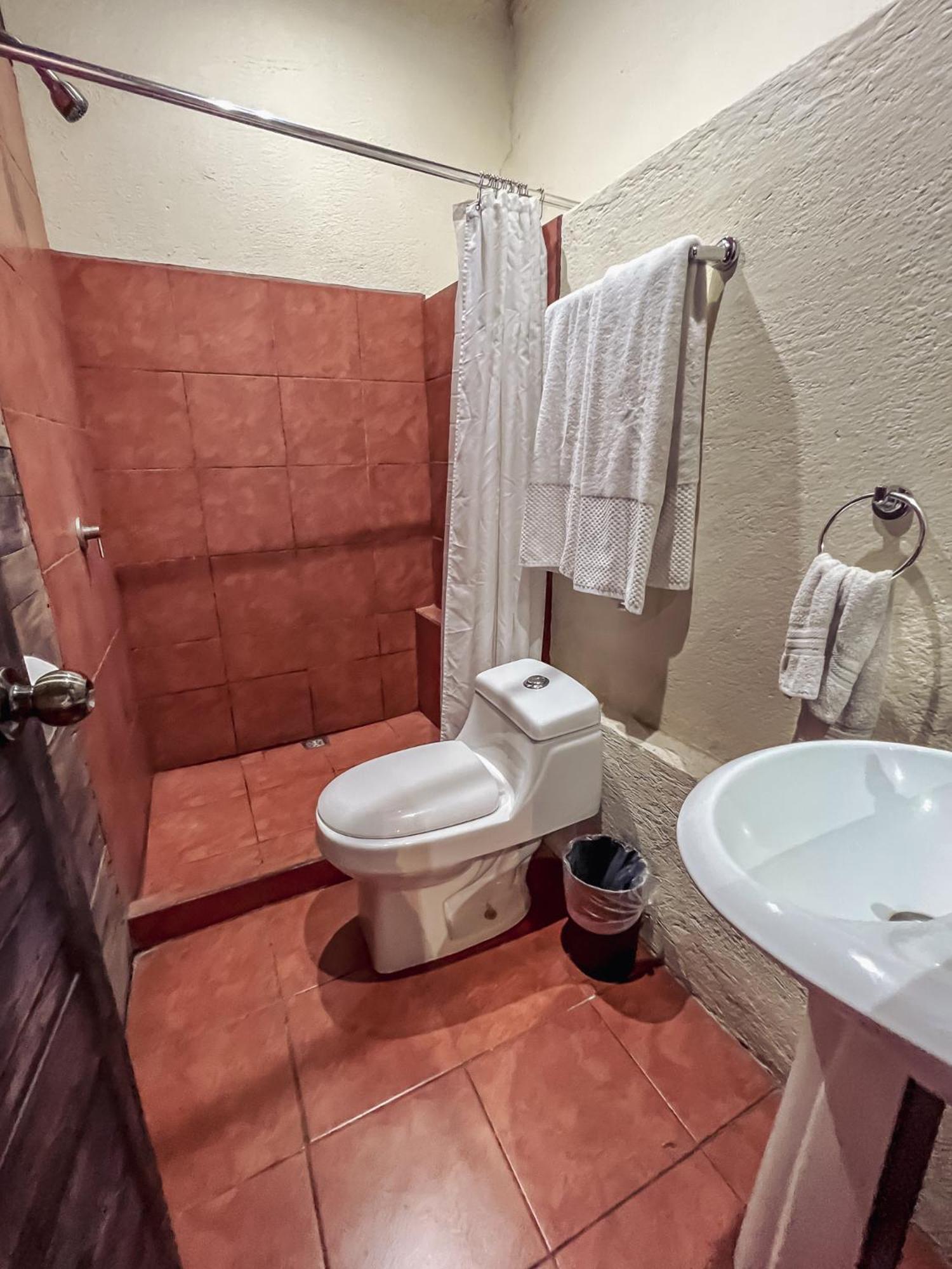 אנטיגואה גואטמלה Hostal Antigueeno מראה חיצוני תמונה