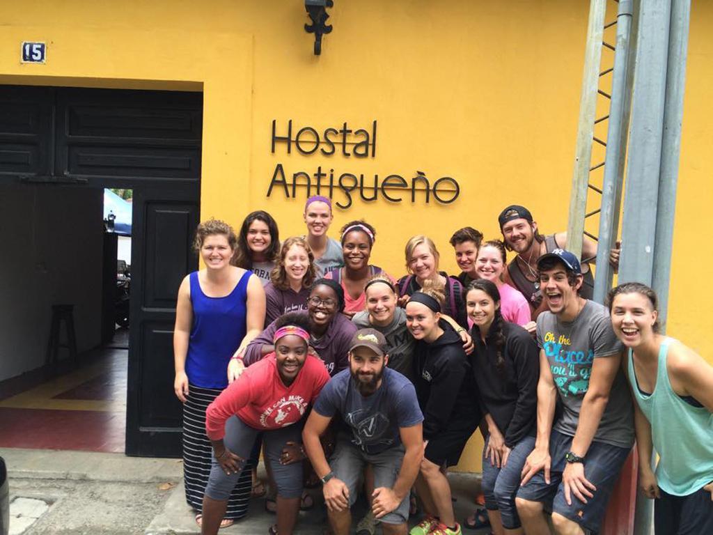 אנטיגואה גואטמלה Hostal Antigueeno מראה חיצוני תמונה